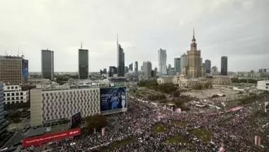 المعارضة البولندية تنظم مظاهرة حاشدة في وارسو